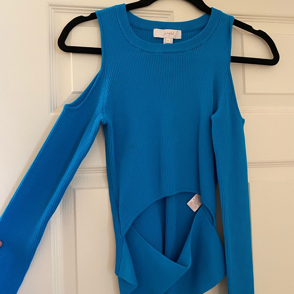 Super Cute Scripted Top. Worn Once! - image 2